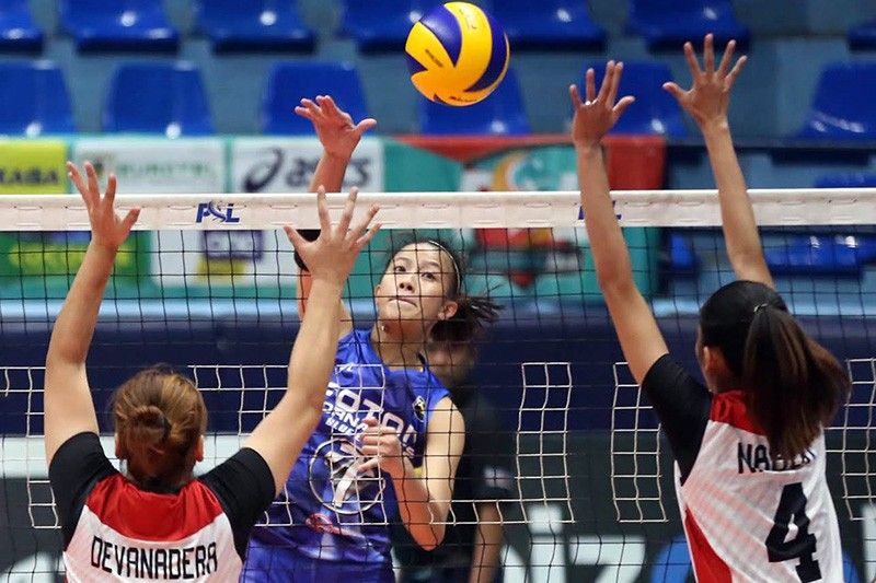 EJ Laure of Foton puts one in against Sasa Devanadera of PLDT Home Fibr last Monday. Foton won, 25-15, 25-20, 25-18. 