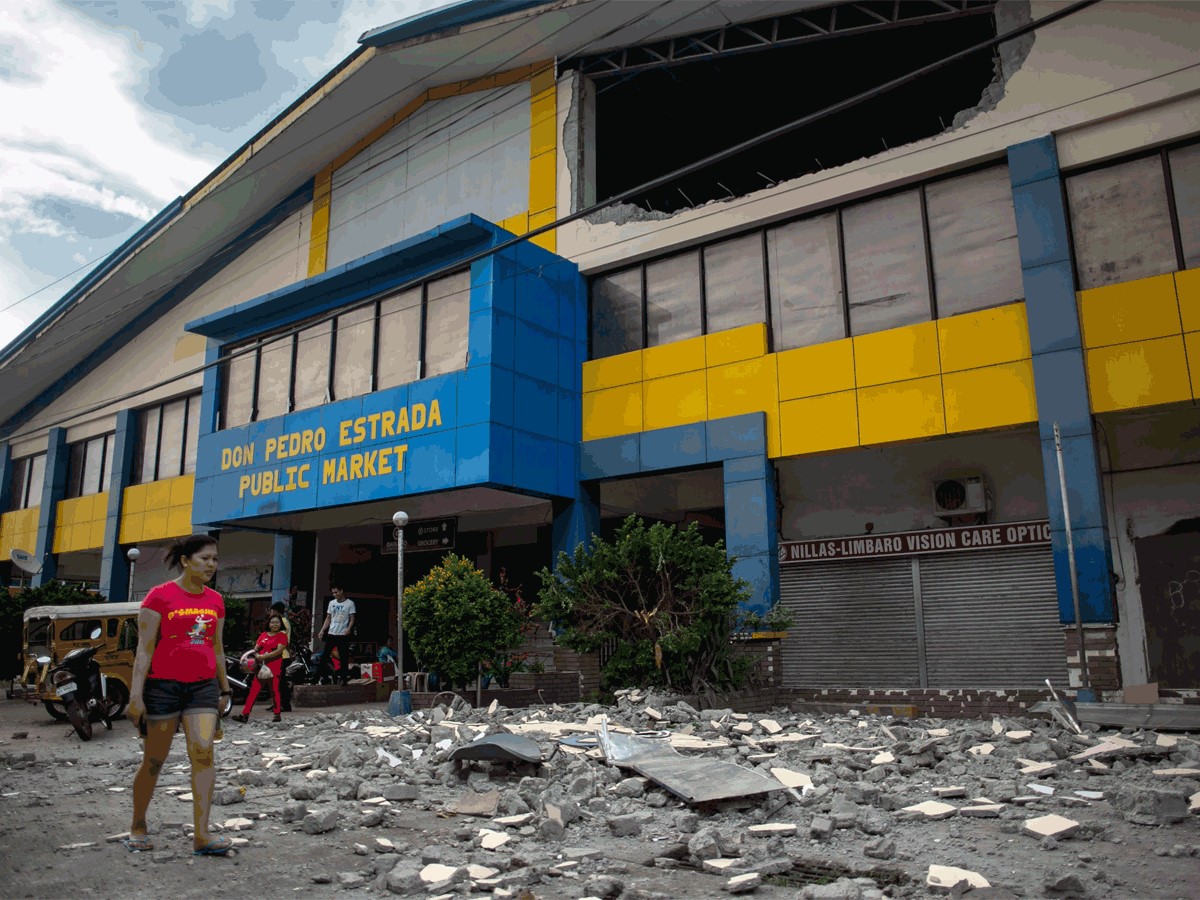 This year Philippines has suffered several earthquakes of over magnitude 5. Attribute: AFP