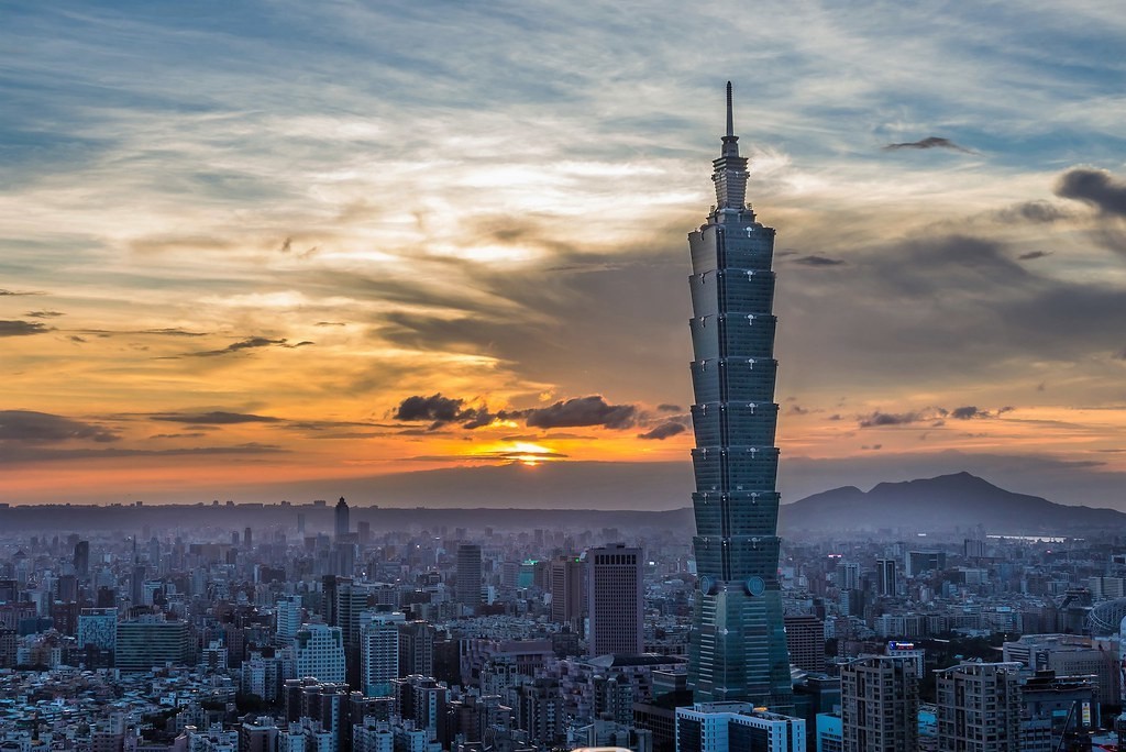 Taipei 101 at sunset (Photo by flickr user tsaiian)