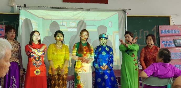 Seven new resident mother group troupe to perform in Mandarin and Taiwanese with their traditional costume, hoping to promote the prevention of sexual harassment to the public and children.  Attribute: Yunlin County Government