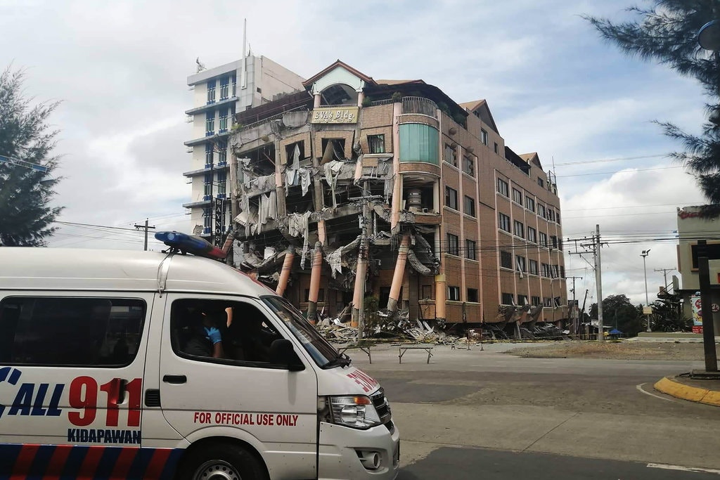 A damaged hotel after an earthquake in Kidapawan, a town in the southern Philippines, on Thursday. Attribute: New York Times