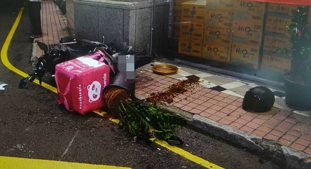Scene of Foodpanda crash. (Taoyuan Police Department photo)