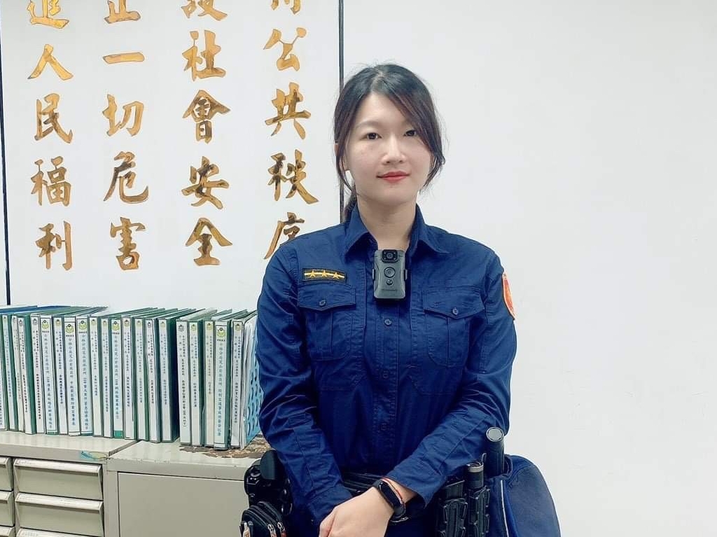Petugas polisi Xie Yingzi dari Kantor Polisi Shishanyan Cabang Shilin Kota Xinbei