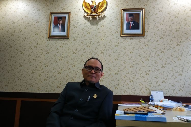 Ketua DPRD Kota Bekasi Chairoman Juwono Putro di kantornya, Rabu