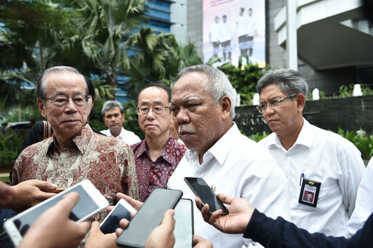 Menteri PUPR Basuki Hadimuljono bersama Yosuo Fakuda di Kantor Kementerian PUPR, Jakarta, Kamis.(Dok. Biro Komunikasi Publik Kementerian PUPR)