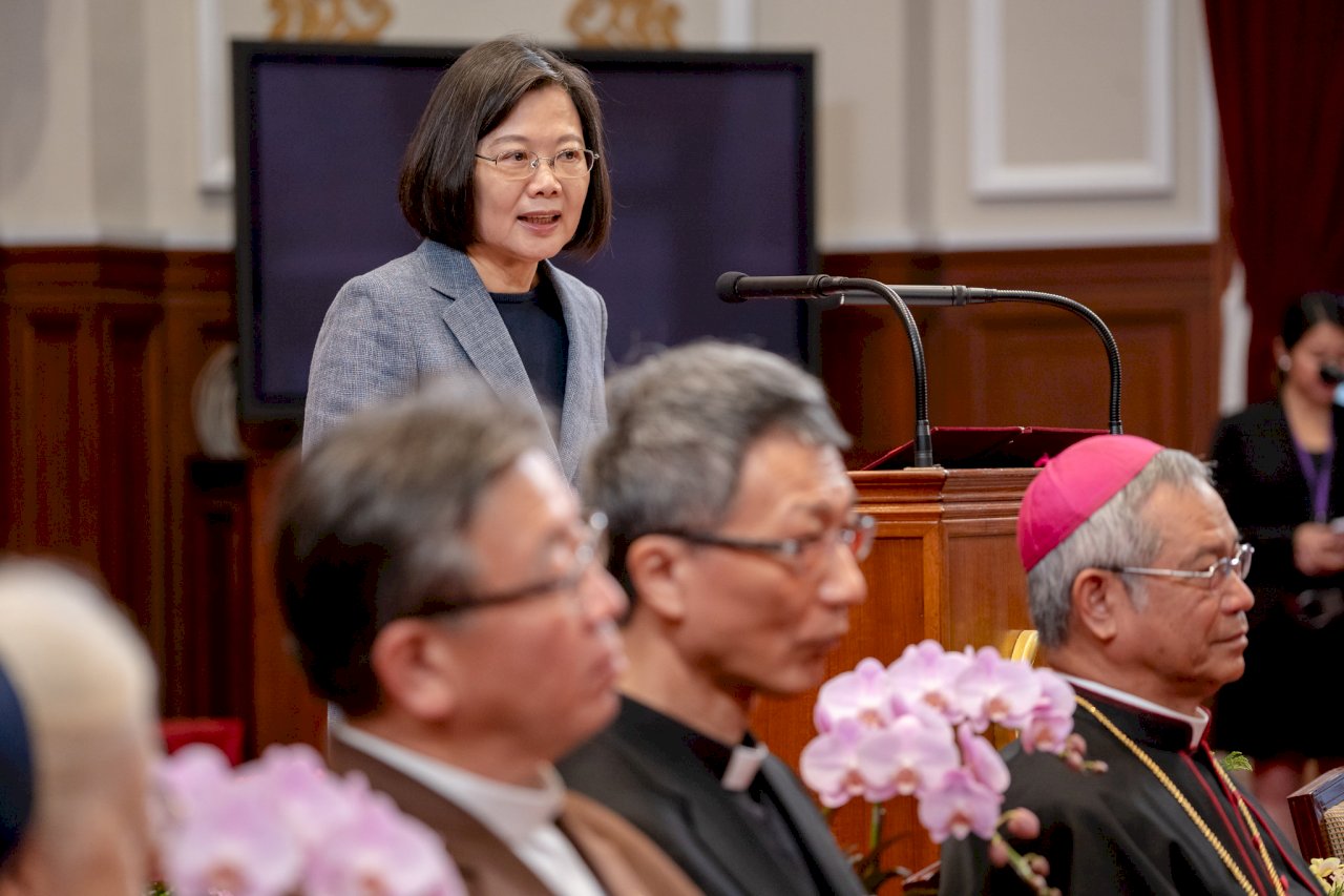 Pada tanggal 31, Presiden Tsai Ing-wen menerima perwakilan dari misionaris asing dan anggota Gereja Katolik di Taiwan. (Tercermin dari Stasiun Radio Sentral)