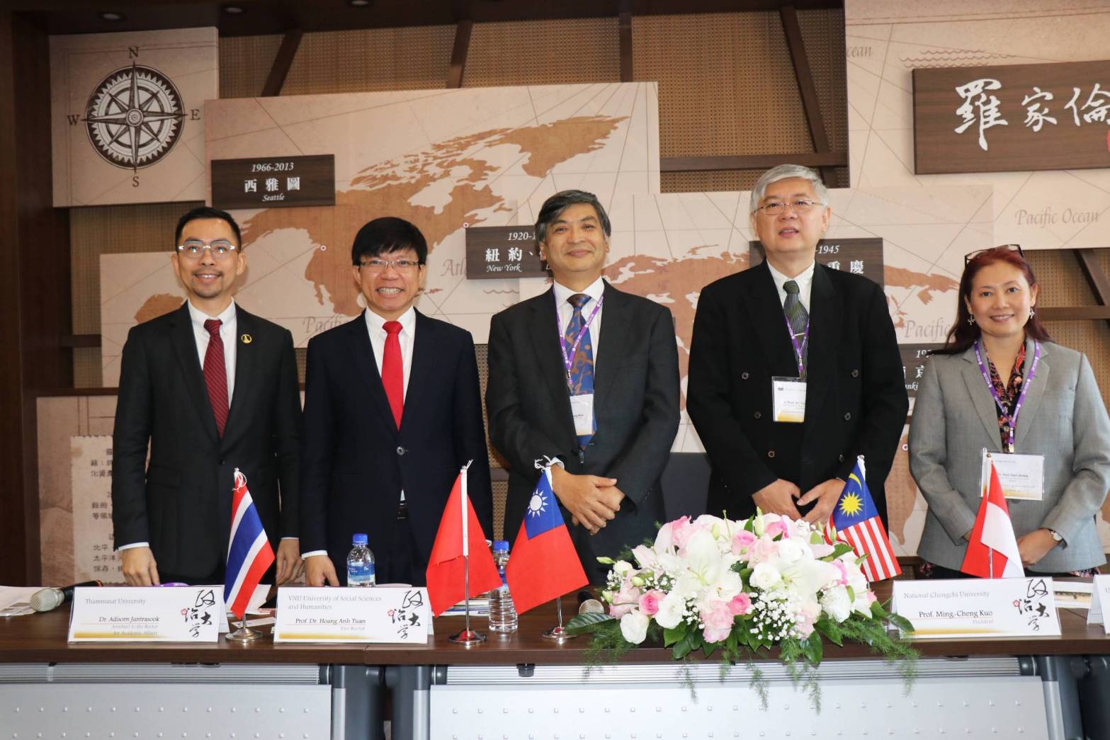 Foto Guo Mingzheng, Presiden Universitas Nasional Chengda, dan perwakilan dari empat universitas ASEAN