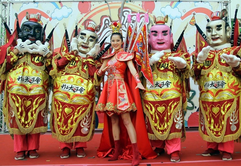 Miss Taiwan Chiu Yi-shu (center) (CNA photo)