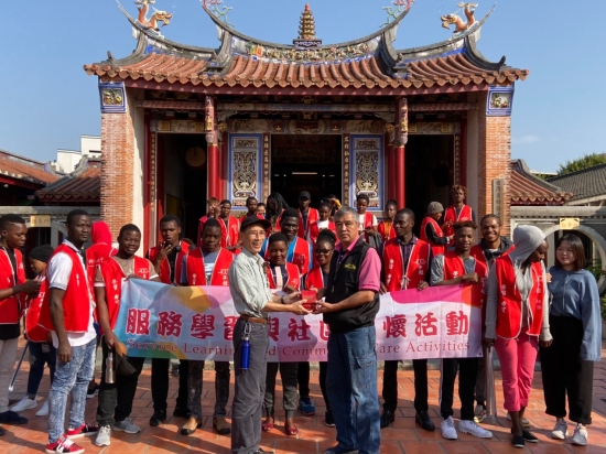 國際生參觀員林公園裡的「興賢書院」，感受臺灣的文化意涵。(翻攝自中洲科技大學網站)