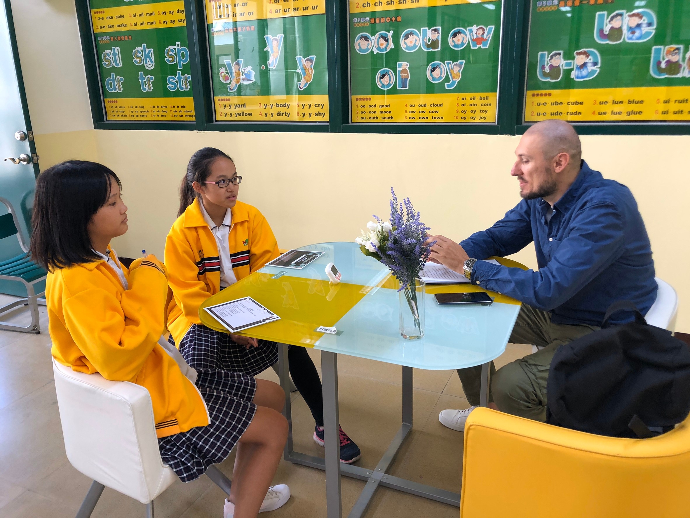 Hsin Ke Junior High School recruites foreign teachers to create a friendly English learning environment. Photograph: Hsinchu City Government