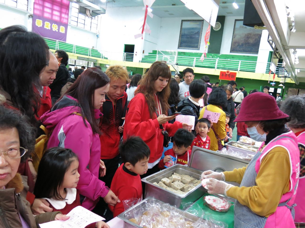 漳和國中附設幼兒園舉辦「多元文化年貨大街｣活動。(翻攝自國立教育廣播電台)