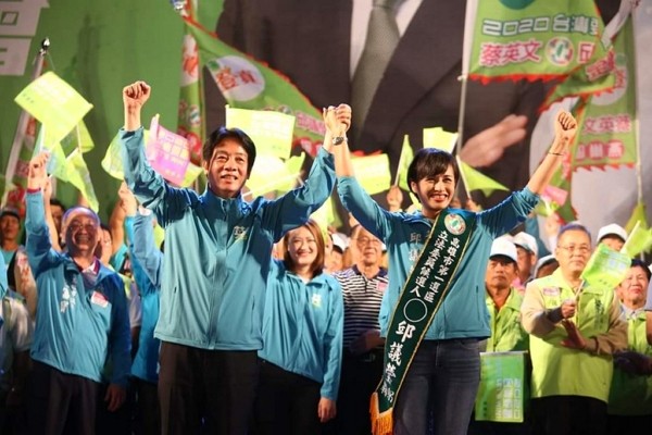 Chiu Yi-ying of DPP declares win in Kaohisung.(Facebook photo)