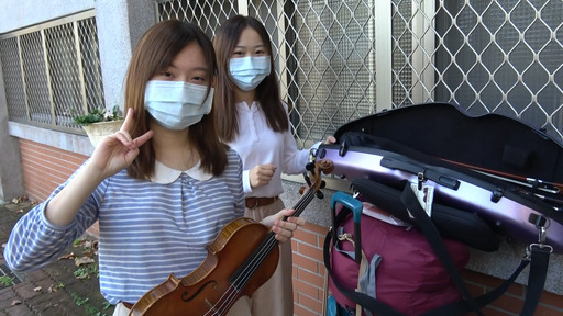 Siswa musik memainkan biola setiap hari (foto : Universitas Soochow)