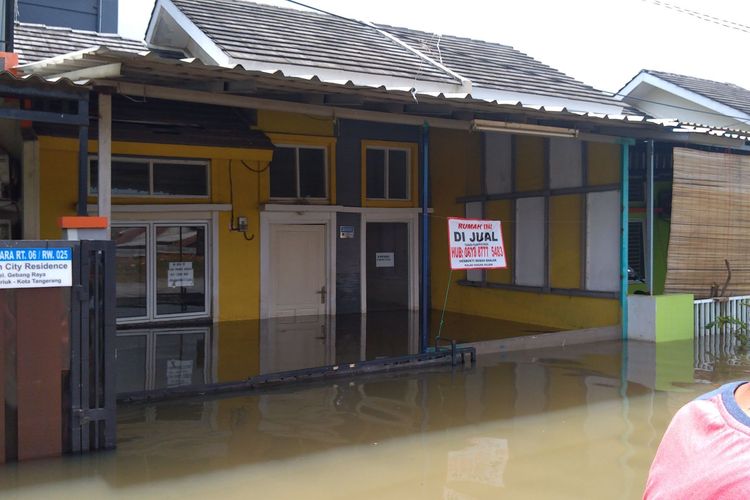 Banjir sudah berhari hari merendam perumahan Garden City Residence Periuk Kota Tangerang.