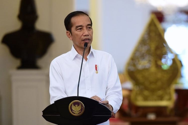 Presiden Joko Widodo saat memberi keterangan pers terkait penanganan Covid-19, di Istana Merdeka, Selasa.