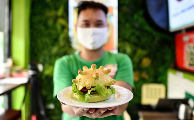 Giá 85.000VND/chiếc nhưng 'burger corona' của Việt Nam vẫn cháy hàng.