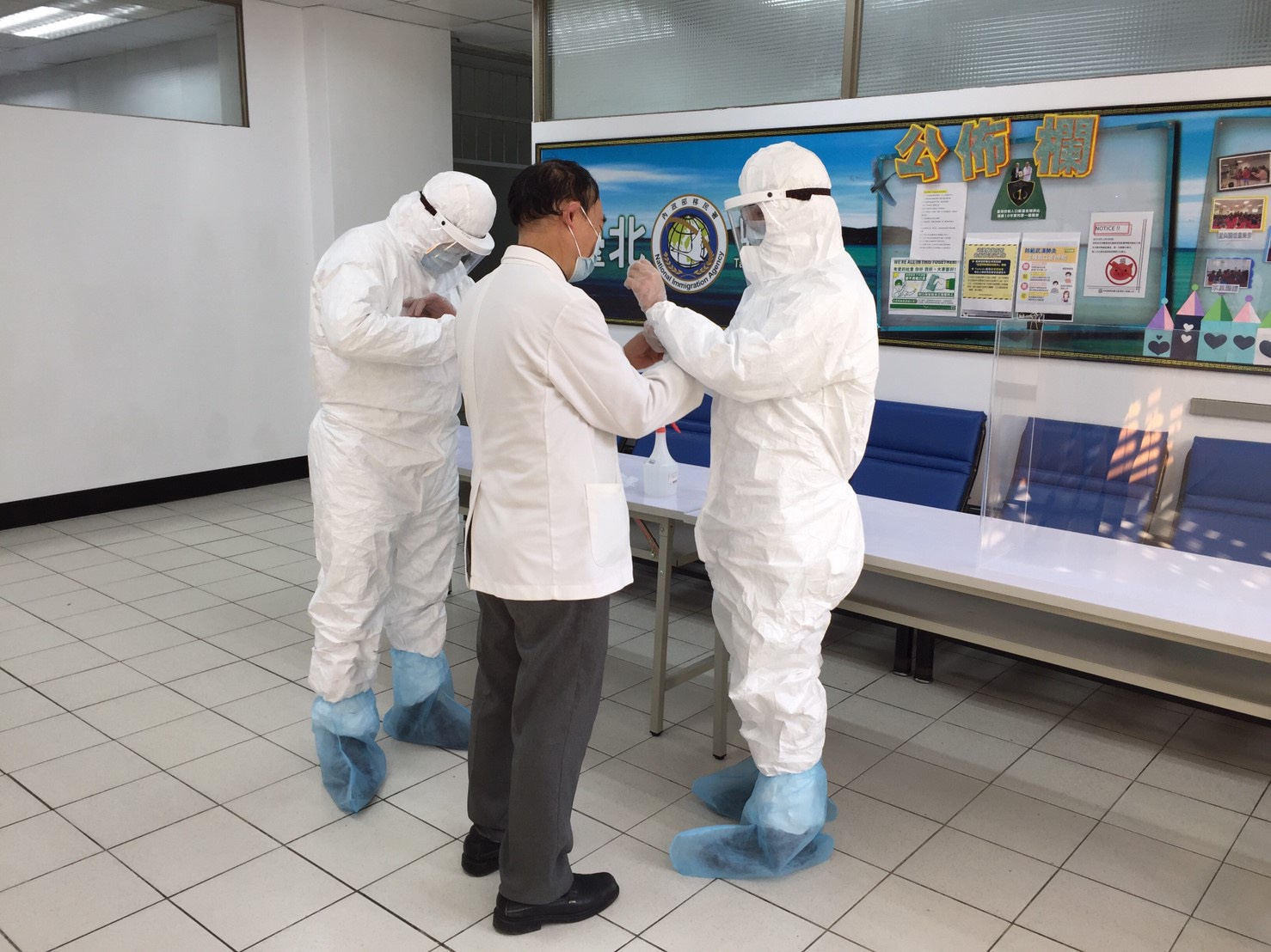 Latihan pencegahan epidemi di Penampungan Taipei (foto dari Departemen Imigrasi)