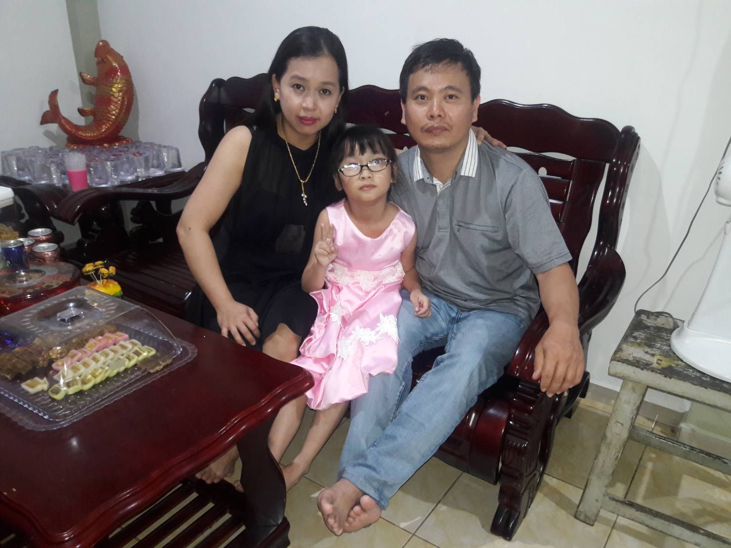 Mo Aifang and her family.