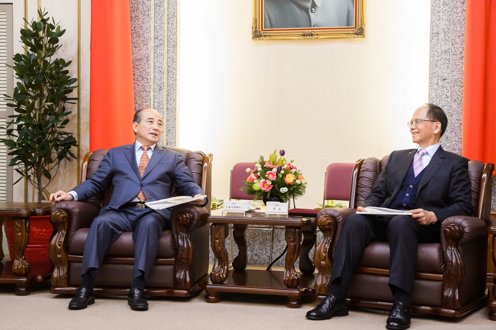 Legislatif Yuan Yu Shyi-kun bertemu dengan mantan presiden Wang Jin-pyng (foto diambil dari situs web Legislatif Yuan)