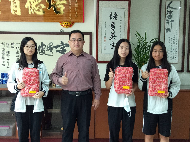 Bintang-bintang dari SMA Taichung membuat prestasi yang cemerlang. (Foto diambil dari Biro Pendidikan Pemerintah Kota Taichung)