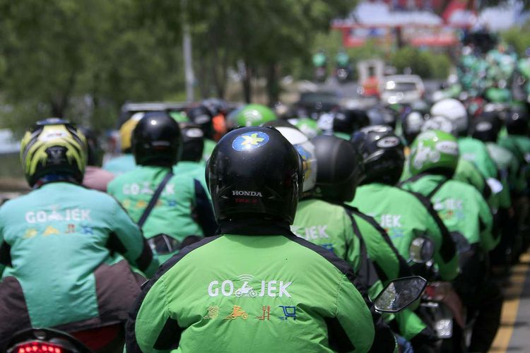 Ratusan driver yang tergabung dalam Komunitas Driver Ojol Aceh (DOA) melakukan aksi demonstrasi ke Kantor DPRA dan Kantor Gubernur Aceh