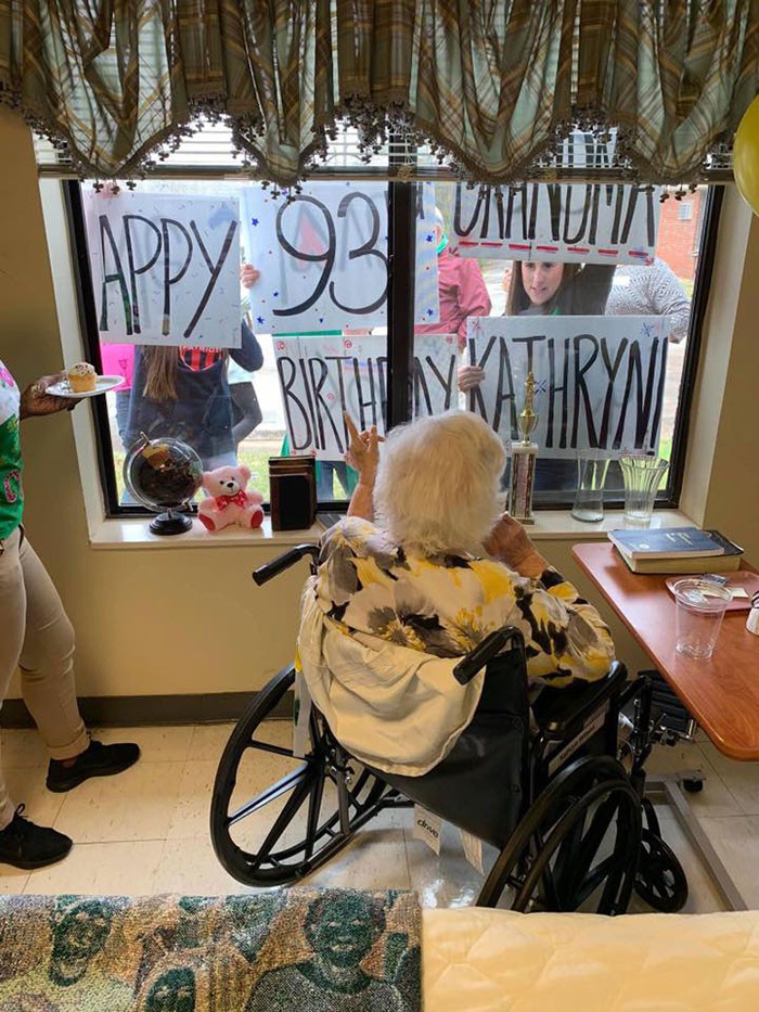 Sinh nhật lần thứ 93 đáng nhớ của bà Kathryn khi bị cách ly.