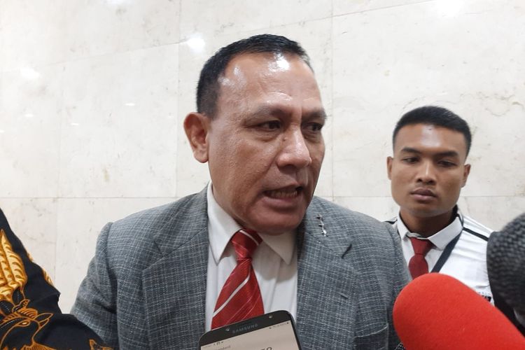 Ketua Komisi Pemberantasan Korupsi (KPK) Firli Bahuri di Kompleks Parlemen, Senayan, Jakarta, Senin