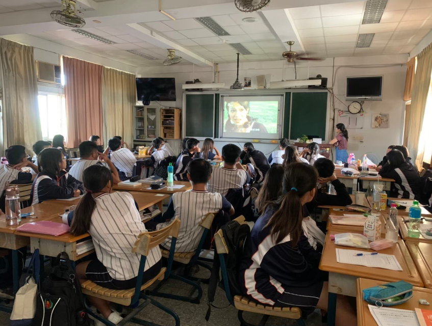 môn học bắt buộc「tìm hiểu Đông Nam Á」của trường THPT Mạch Liêu (ảnh: Bộ Giáo dục 