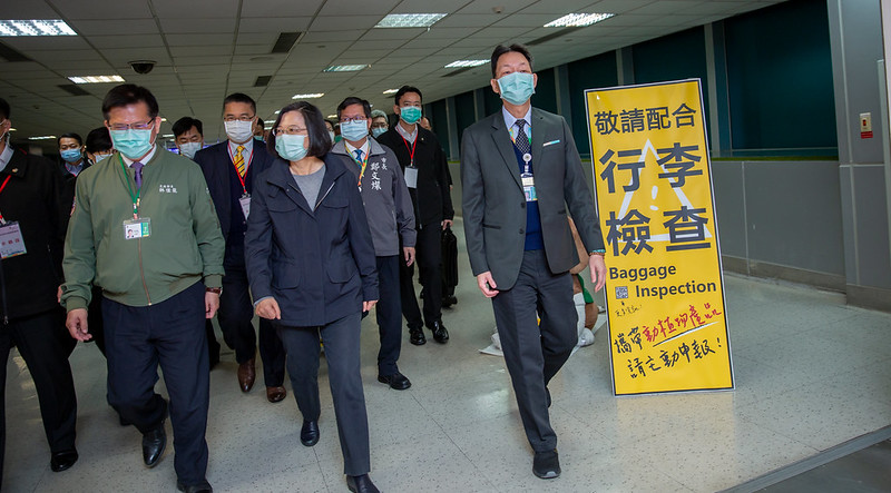 總統視察桃園機場海關防疫措施(翻攝自總統府網頁)