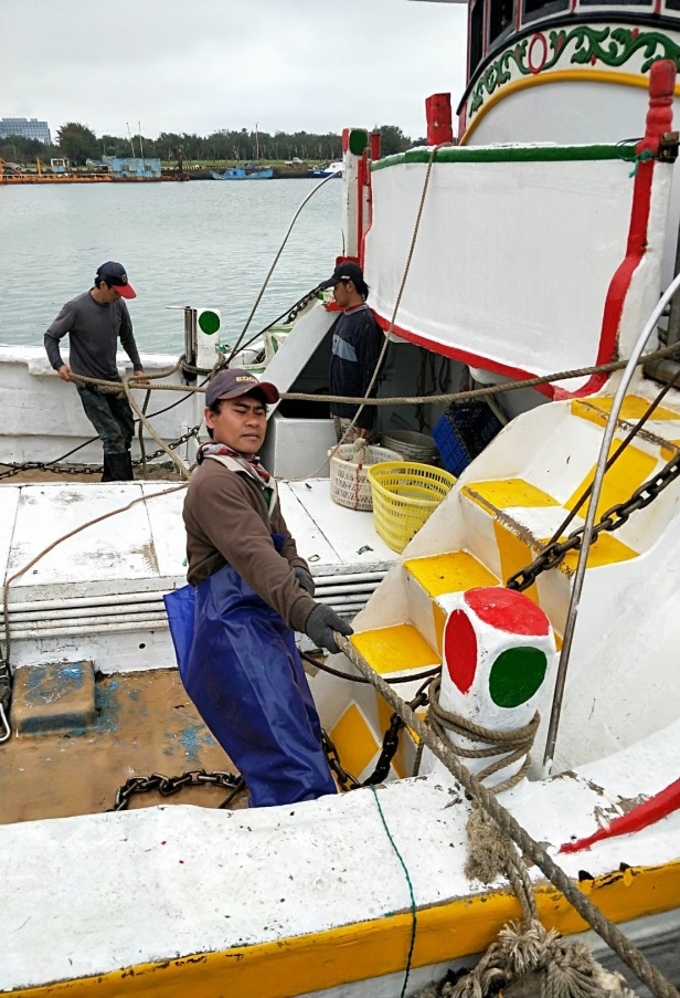 印尼籍漁工SUTA(小達)雖然工作未滿兩年，但工作學習認真，如今他已很專業，負責許多工作。（照片來源：新竹市政府）