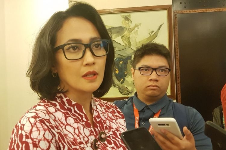 Christina Aryani saat diwawancara usai mengisi diskusi CSIS bertajuk Anggota DPR Baru yang Muda (KOMPAS)