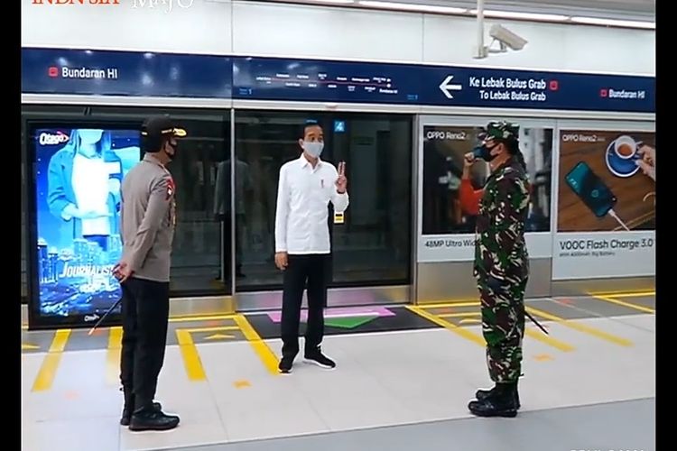 Presiden Joko Widodo berkunjung ke stasiun MRT Bundaran HI, Jakarta Pusat.(Biro Pers Sekretariat Presiden)