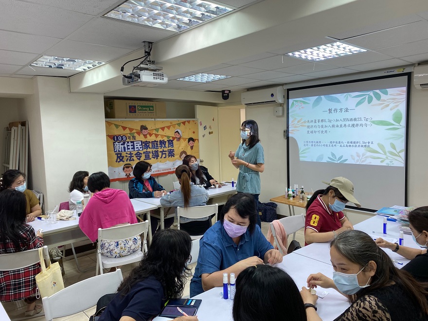 Kantor Imigrasi Hsinchu mengajarkan cara membuat sabun cuci tangan kering (disediakan oleh Kantor Imigrasi Hsinchu)