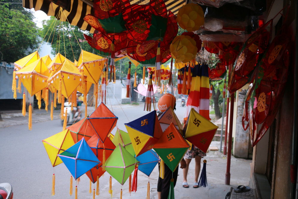 mùa lồng đèn Phật đản ở Huế