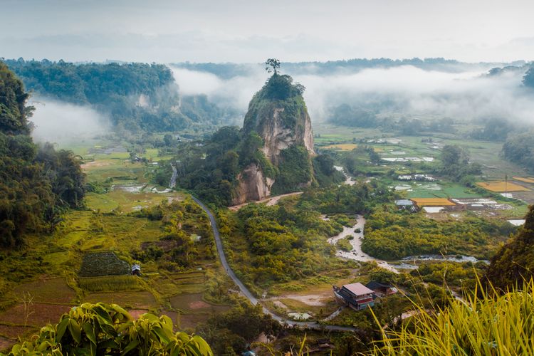 Tebing-tebing di Ngarai Sianok. (SHUTTERSTOCK)