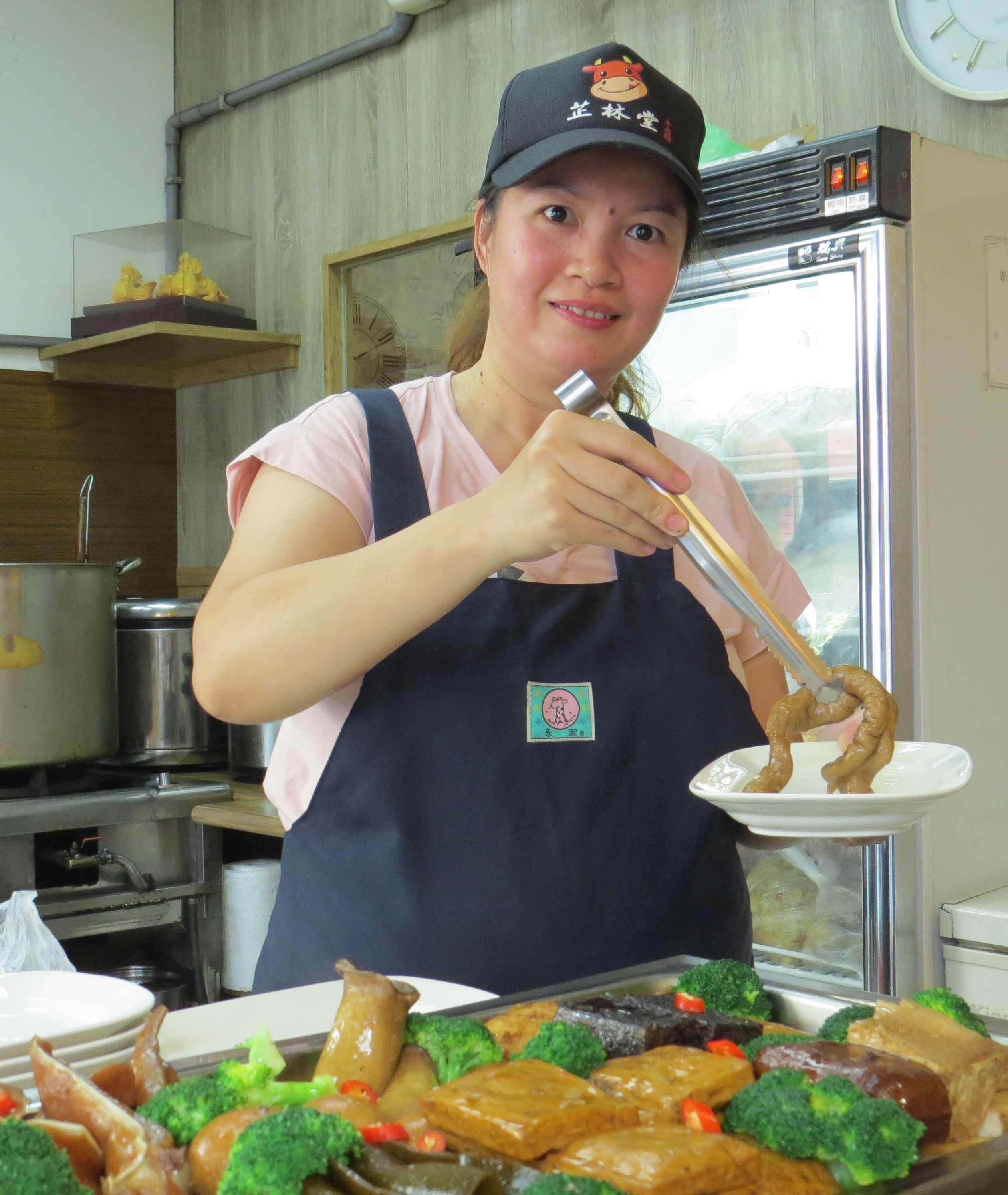 Chị Hán Thị Bình – Cư dân mới Việt Nam tham gia khóa dạy nghề của Chính phủ Tp Tân Trúc, giờ chị Bình cùng chồng đang kinh doanh một quán ăn (ảnh: Chính phủ Tp Tân Trúc