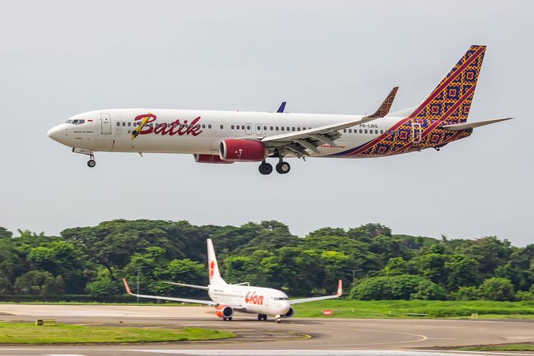 Ilustrasi pesawat dari maskapai penerbangan Batik Air landing di Bandara Soekarno-Hatta (SHUTTERSTOCK)