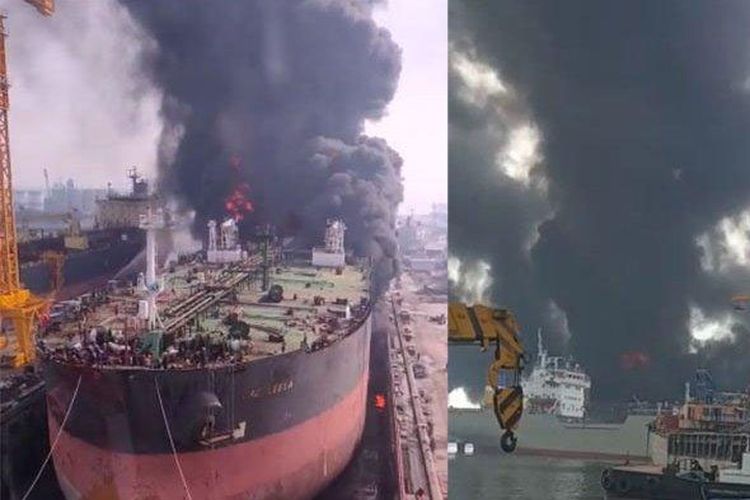 Sebuah Kapal Tanker dilahap si jago merah di Pelabuhan Belawan (Tribun Medan)