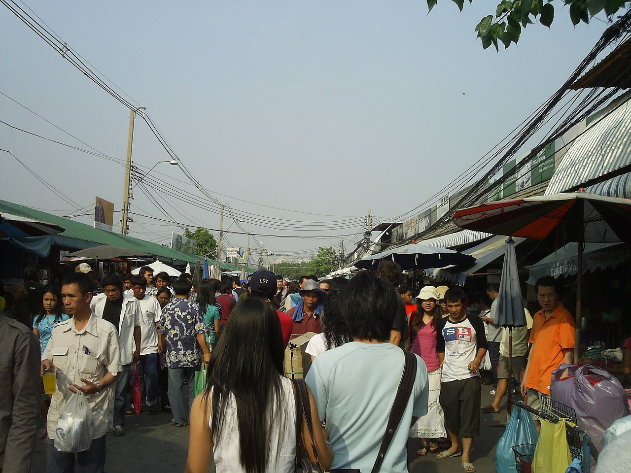 ตลาดนัดจัตุจักร (ภาพจาก วิกิพีเดีย)