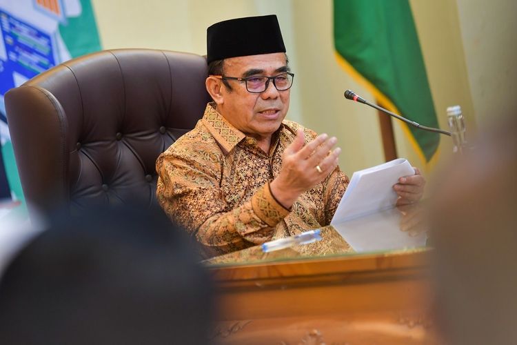 Menteri Agama Fachrul Razi memberi keterangan pers di Kantor Kementerian Agama, Jakarta, Selasa(ANTARA FOTO)