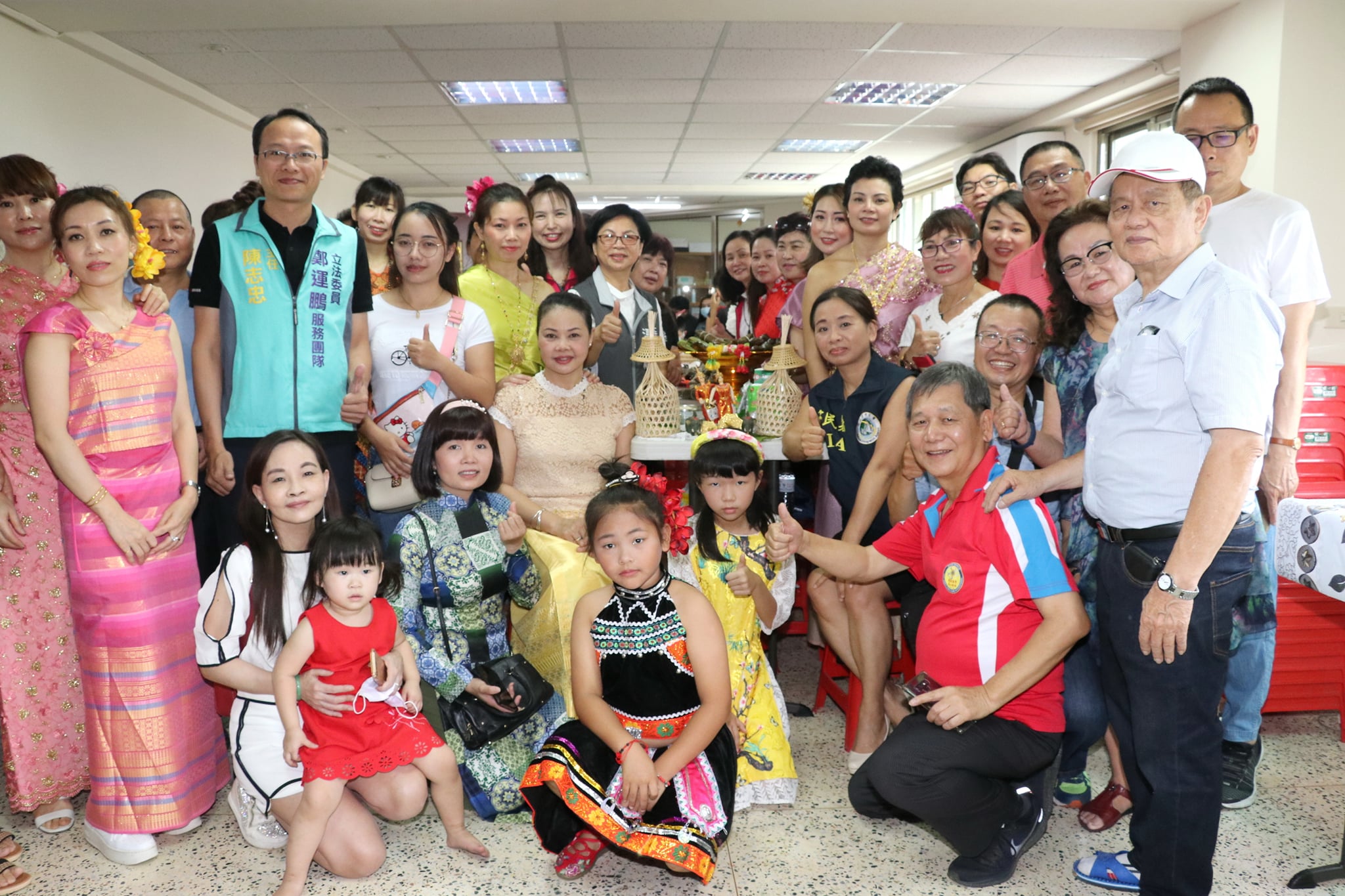 Penduduk baru mengenakan kostum negara asal untuk berpartisipasi dalam acara Acara Festival Zongzi Penduduk Baru (foto diambil dari Facebook Asosiasi Perawatan Wanita Imigran Kota Taoyuan)