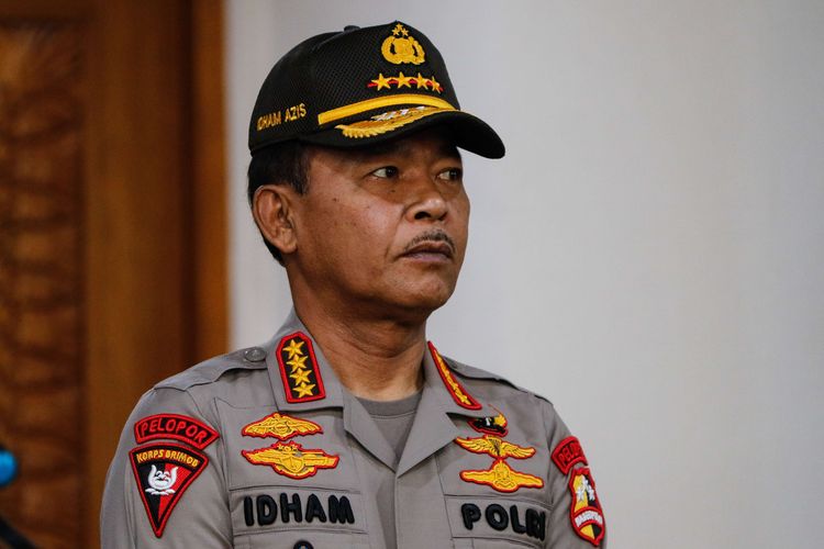 Kapolri, Jenderal Polisi Idham Azis saat pelepasan tim evakuasi warga negara Indonesia yang bekerja di kapal Diamond Princess di Bandara Soekarno Hatta(Kompas)