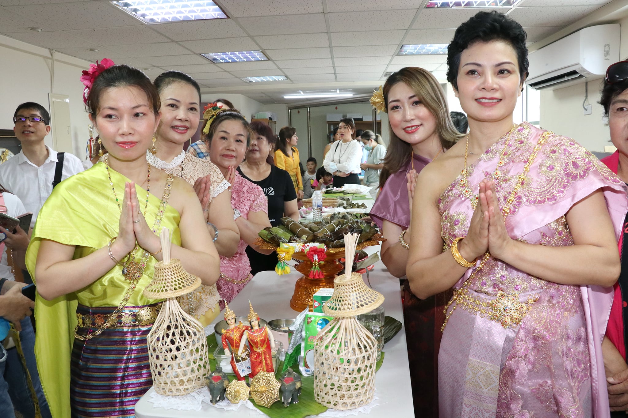 Các chị em Cư dân mới đến từ Thái Lan đến chung vui (ảnh: Hiệp hội quan tâm nữ giới Cư dân mới Tp Đào Viên