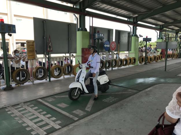 Pemerintah membantu para penduduk baru untuk melakukan pemeriksaan yang berhasil, dan para saudari penduduk baru sangat tersentuh dan berterima kasih. (Sumber foto: Pemerintah Kabupaten Yunlin)