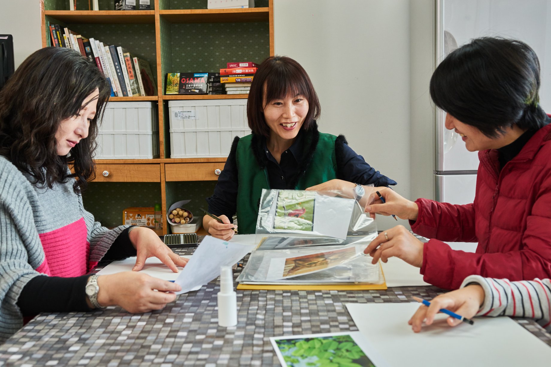 新住民劉偉華參與移民署「築夢計畫」，成功在臺北市信義區找到了一個合適的場地開設美術班(翻攝自築夢計畫臉書)