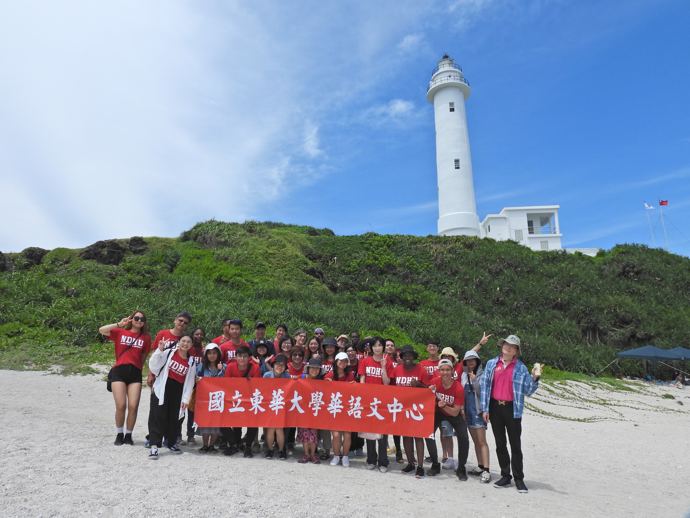 綠島燈塔大合照。(圖片來源：東華大學)