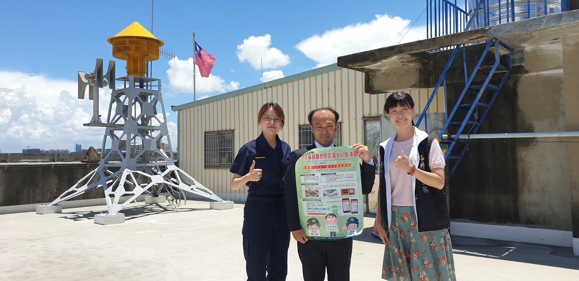 南市警六分局邀請來自日本精通多國語的丸山雅貴先生擔任「萬安演習」多語宣導大使。（照片來源：臺南市警察局）