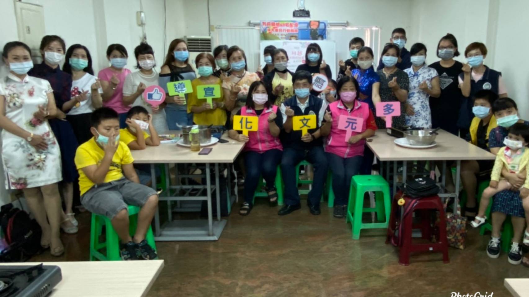 不同國家的新住民齊聚一堂分享家鄉傳統美食。（照片來源：移民署臺南市第一服務站）