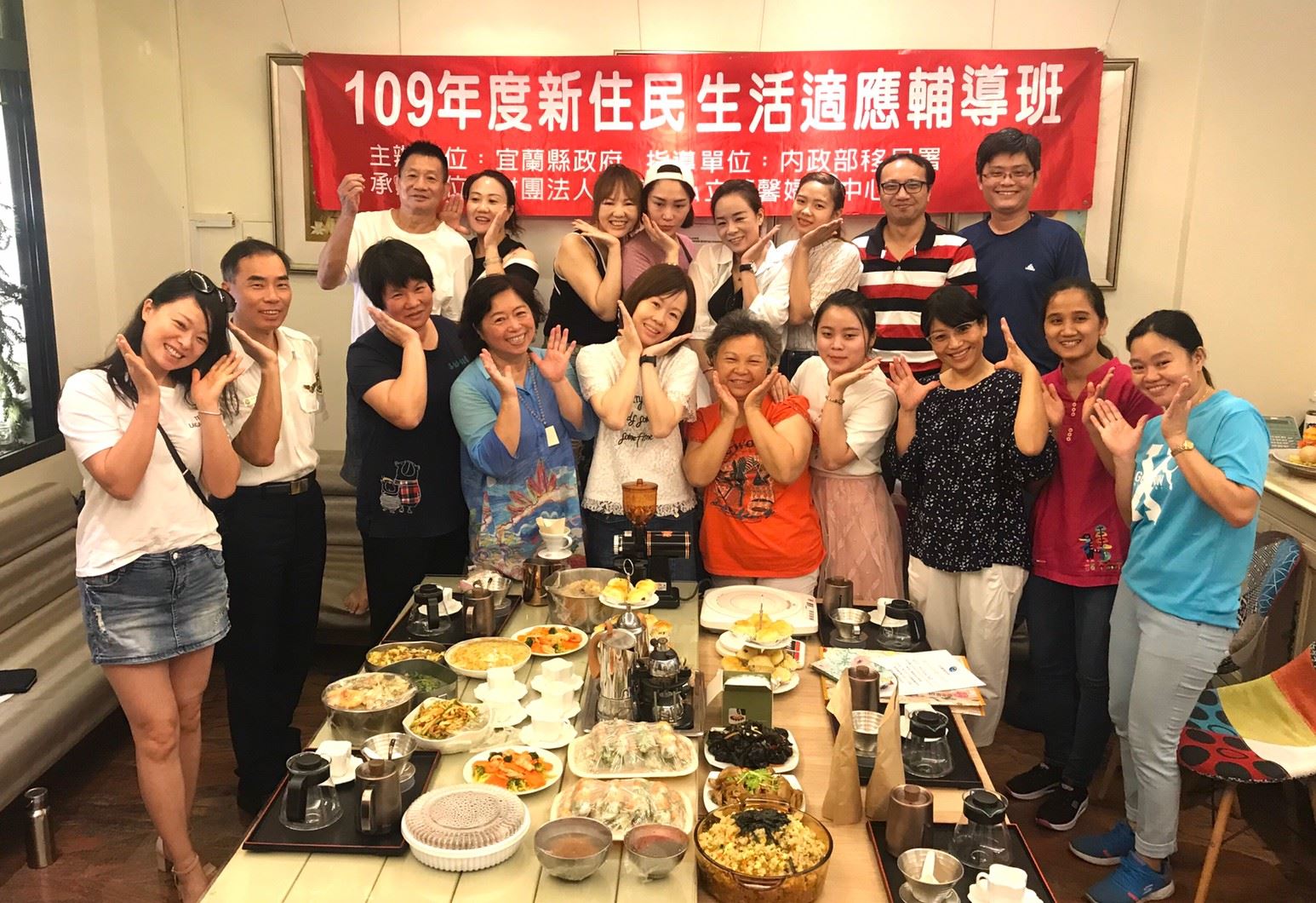 宜蘭縣「109年新住民生活適應班」順利圓滿落幕，參與課程的新住民家人也到場共享成果。（照片來源：宜蘭縣政府）