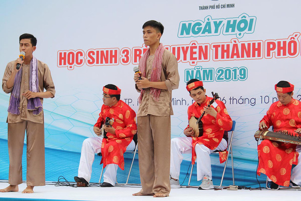 Chương trình Âm nhạc dân tộc học đường được nhiều đề xuất tiếp tục thực hiện trong nhiệm kỳ hoạt động tới của Hội Sinh viên VN TP.HCM - Ảnh: Q.NG.